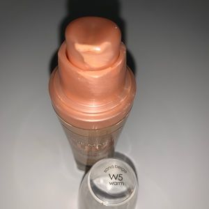 L’Oréal True Match Lumi Foundation W5